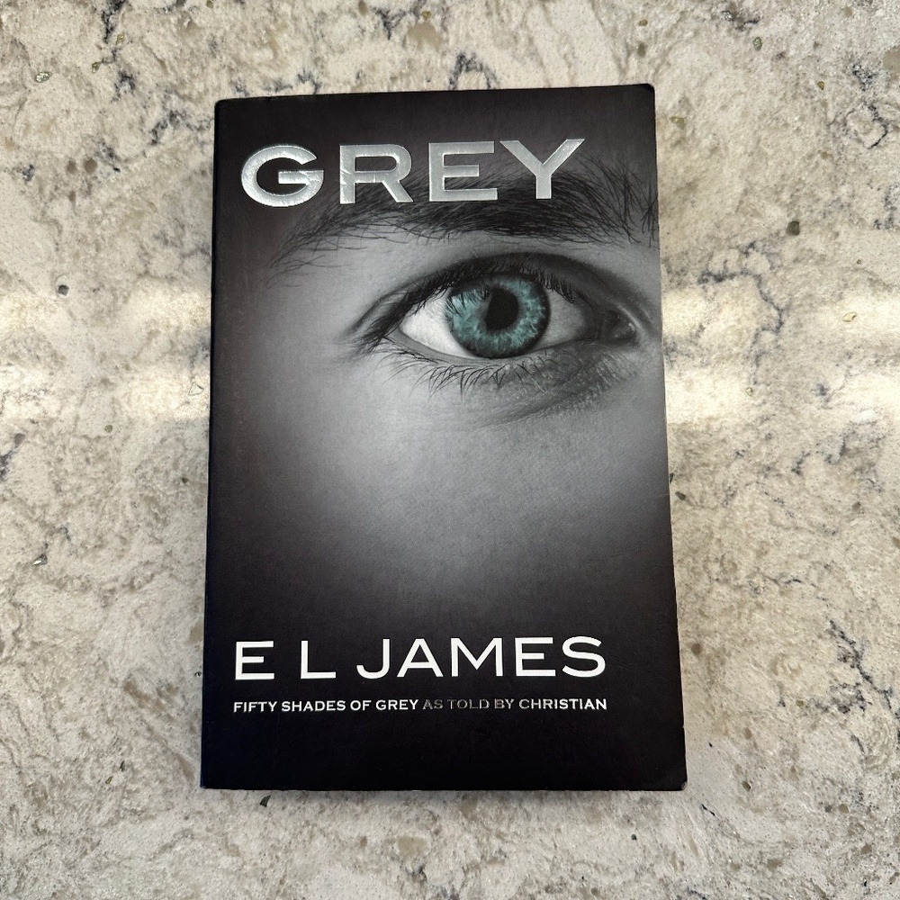 Grey -By E.L. James‎